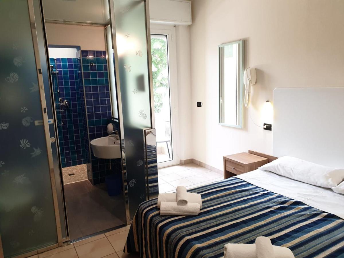 Hotel Vannucci Rimini Bagian luar foto
