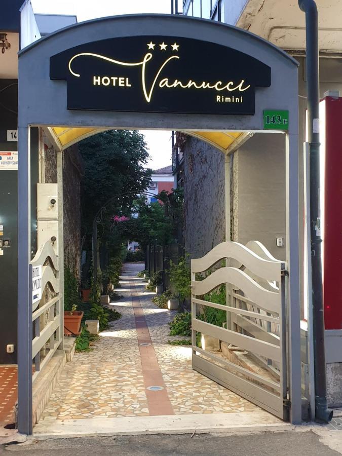 Hotel Vannucci Rimini Bagian luar foto