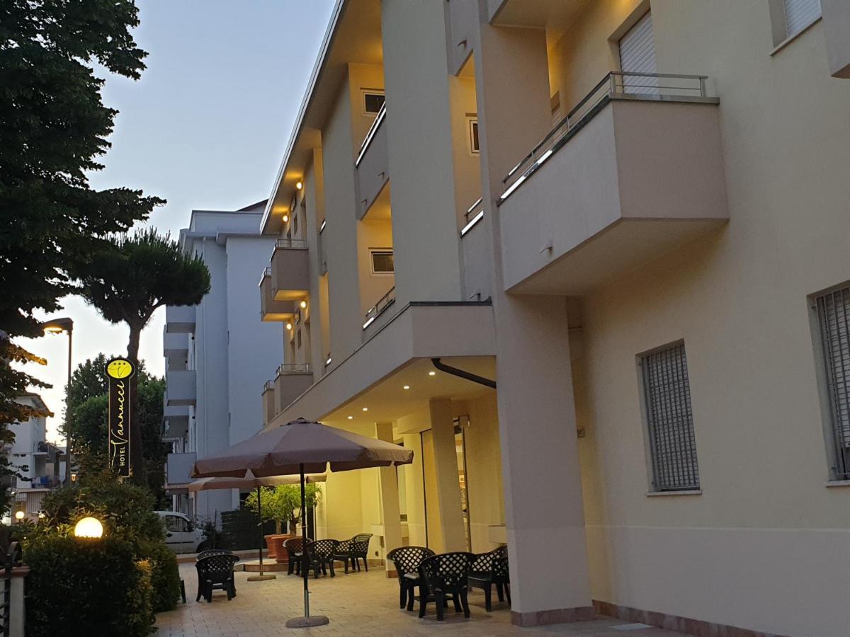 Hotel Vannucci Rimini Bagian luar foto