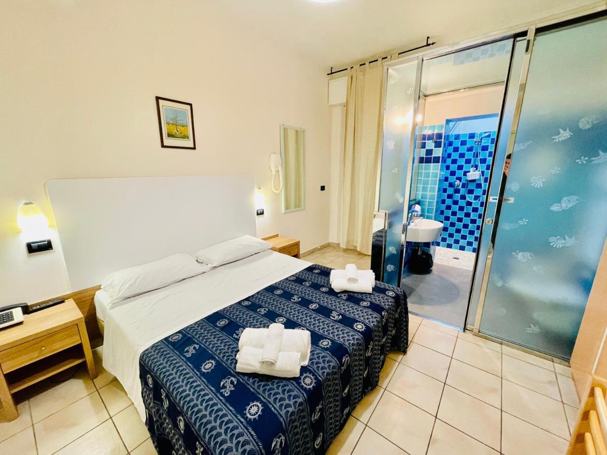 Hotel Vannucci Rimini Bagian luar foto