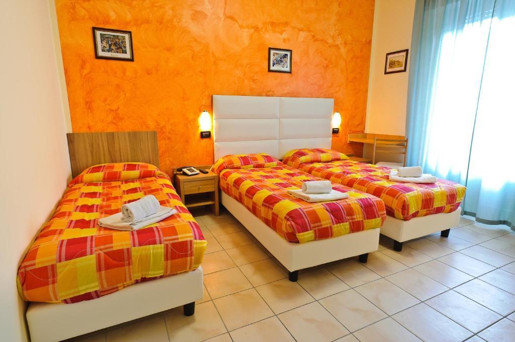 Hotel Vannucci Rimini Bagian luar foto