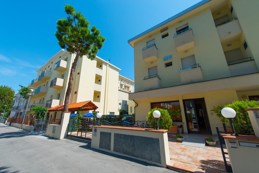 Hotel Vannucci Rimini Bagian luar foto