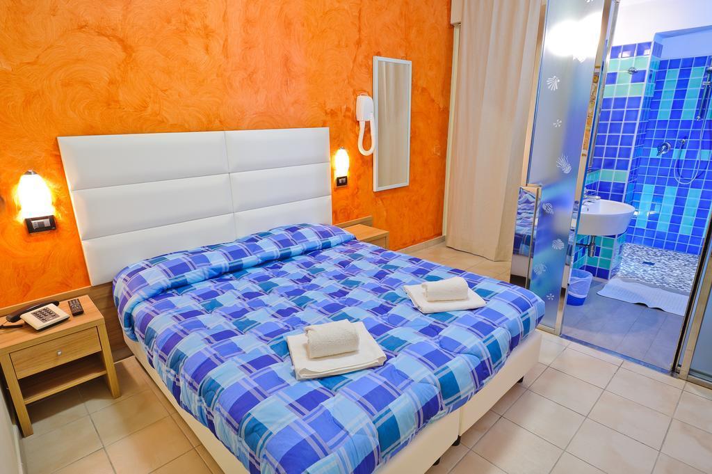 Hotel Vannucci Rimini Bagian luar foto