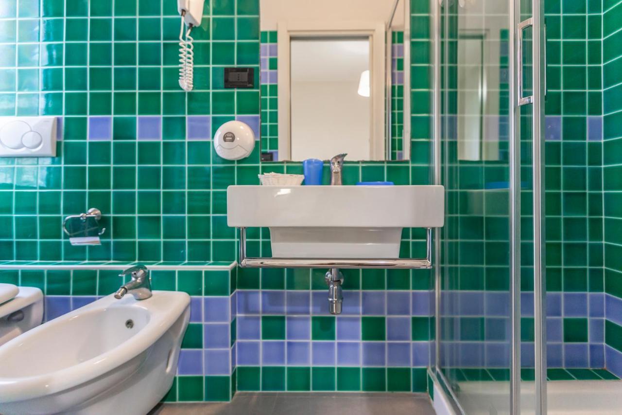 Hotel Vannucci Rimini Bagian luar foto