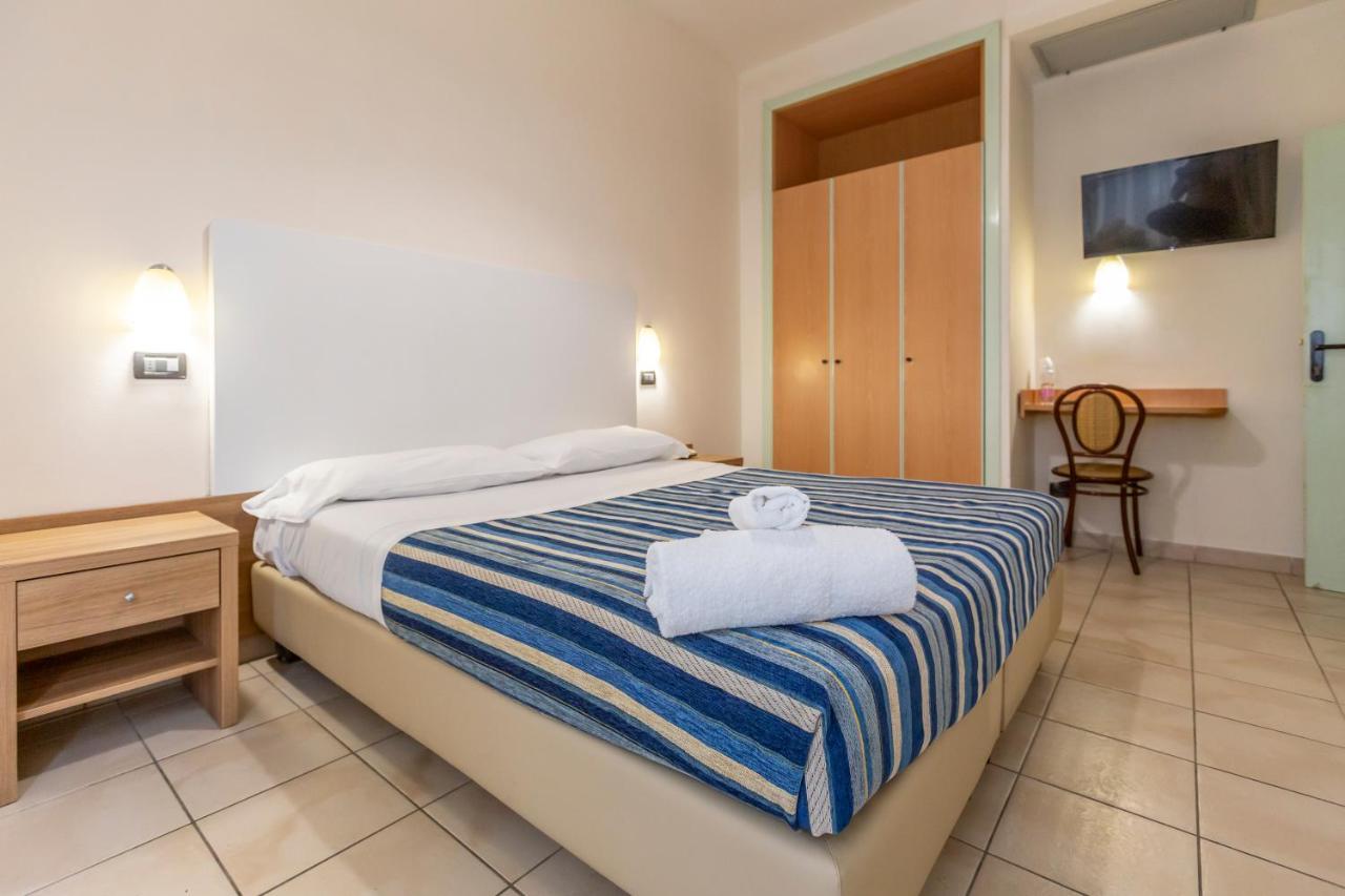 Hotel Vannucci Rimini Bagian luar foto