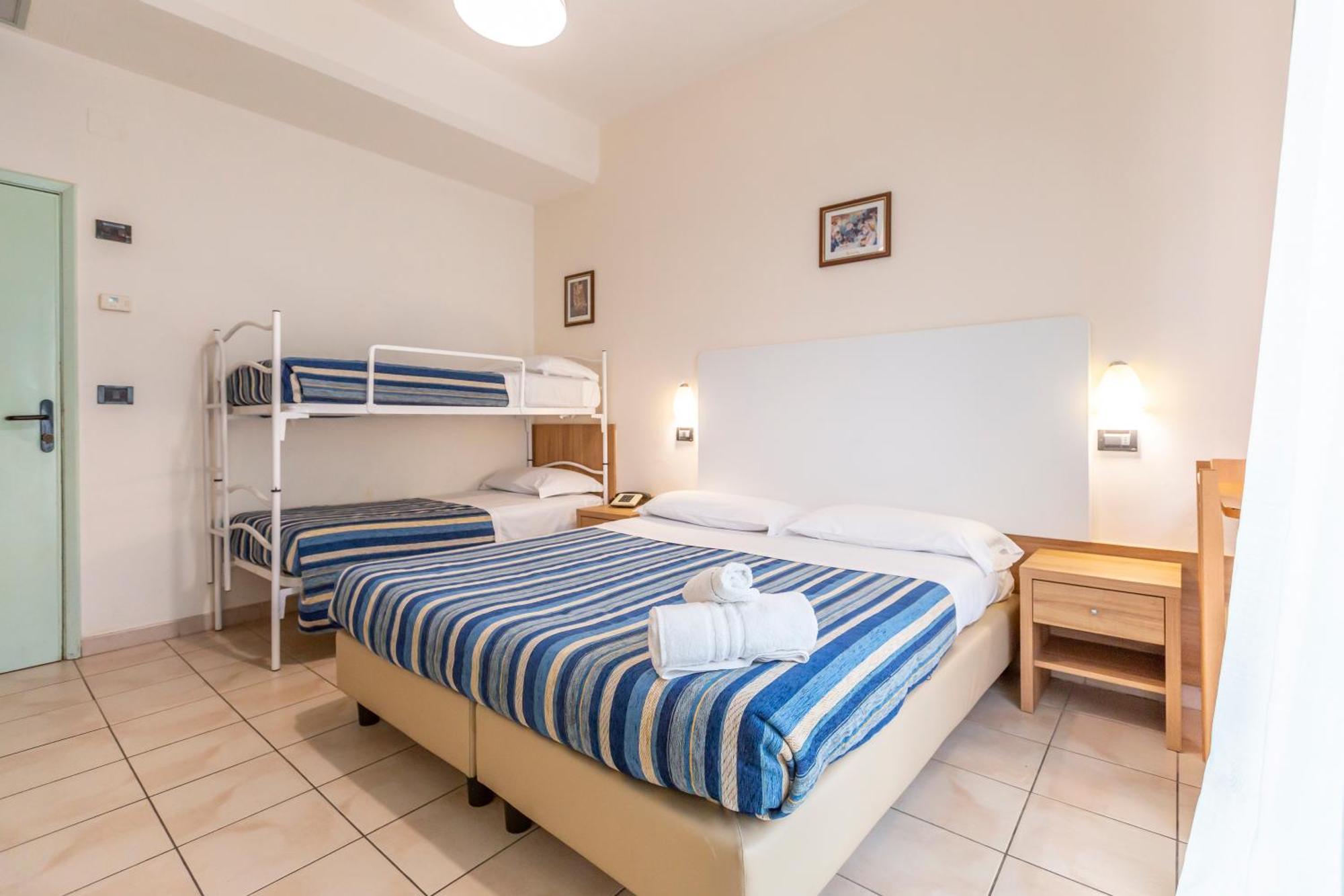 Hotel Vannucci Rimini Bagian luar foto