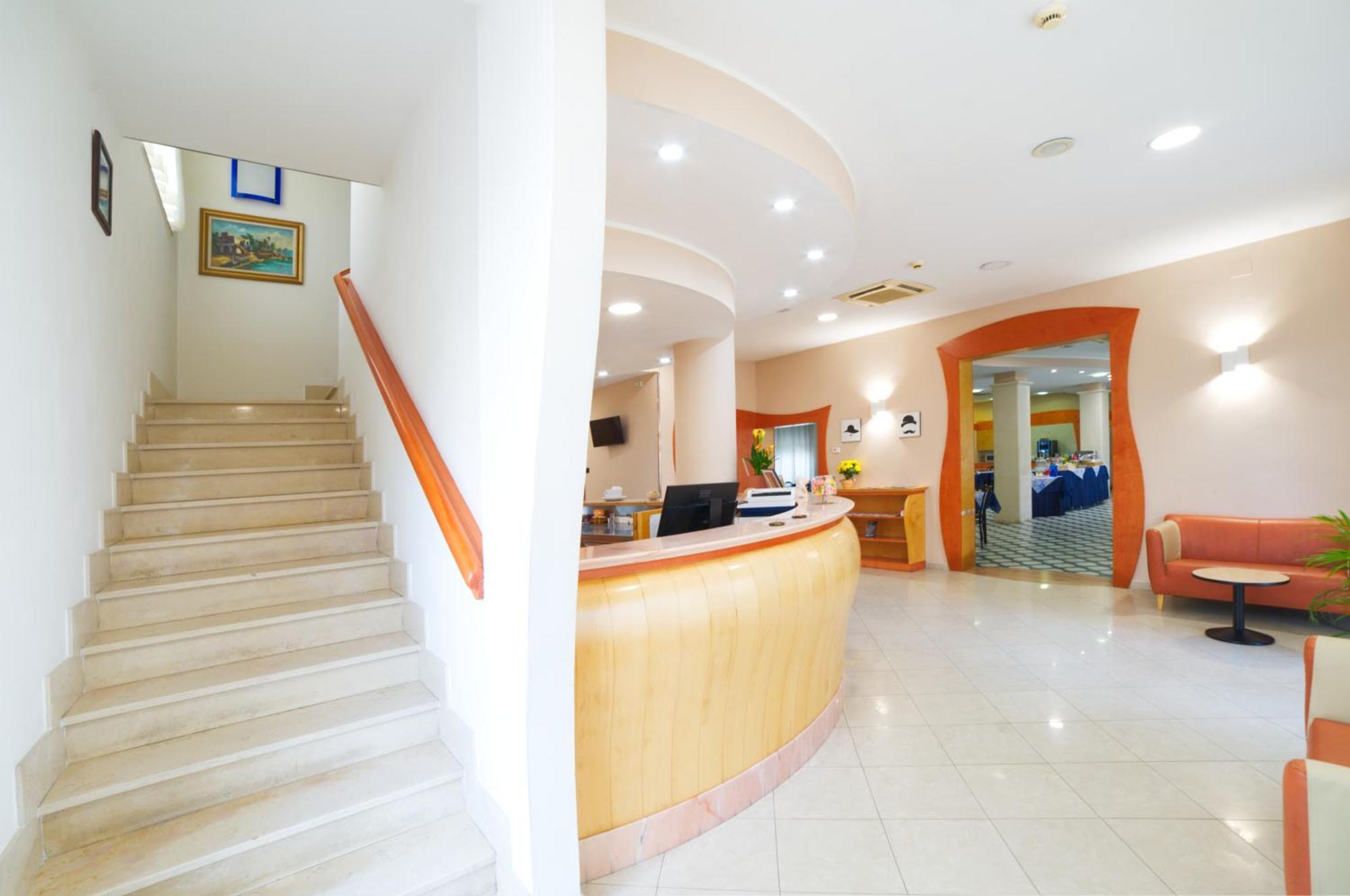 Hotel Vannucci Rimini Bagian luar foto