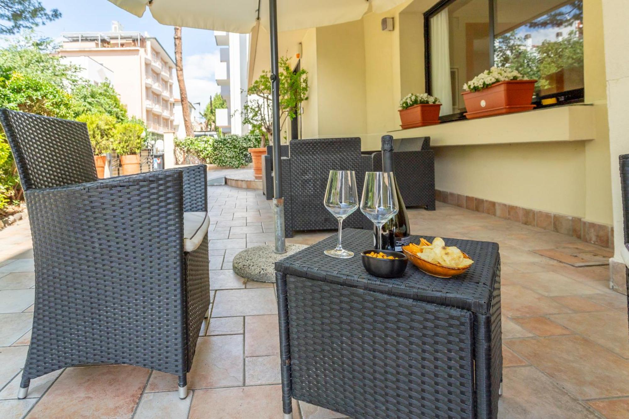 Hotel Vannucci Rimini Bagian luar foto