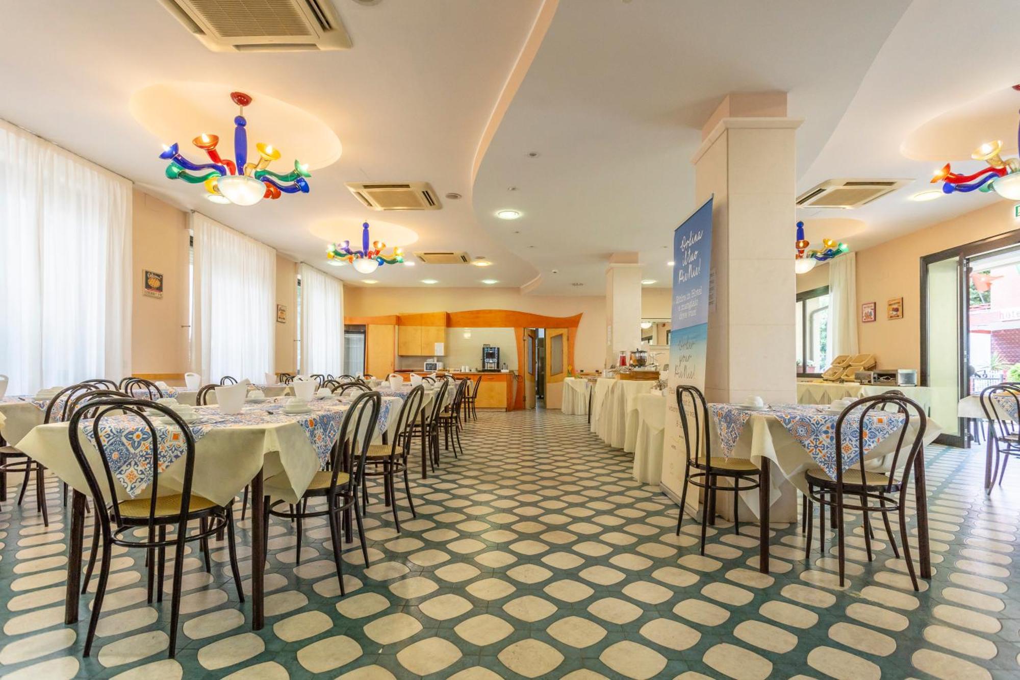 Hotel Vannucci Rimini Bagian luar foto