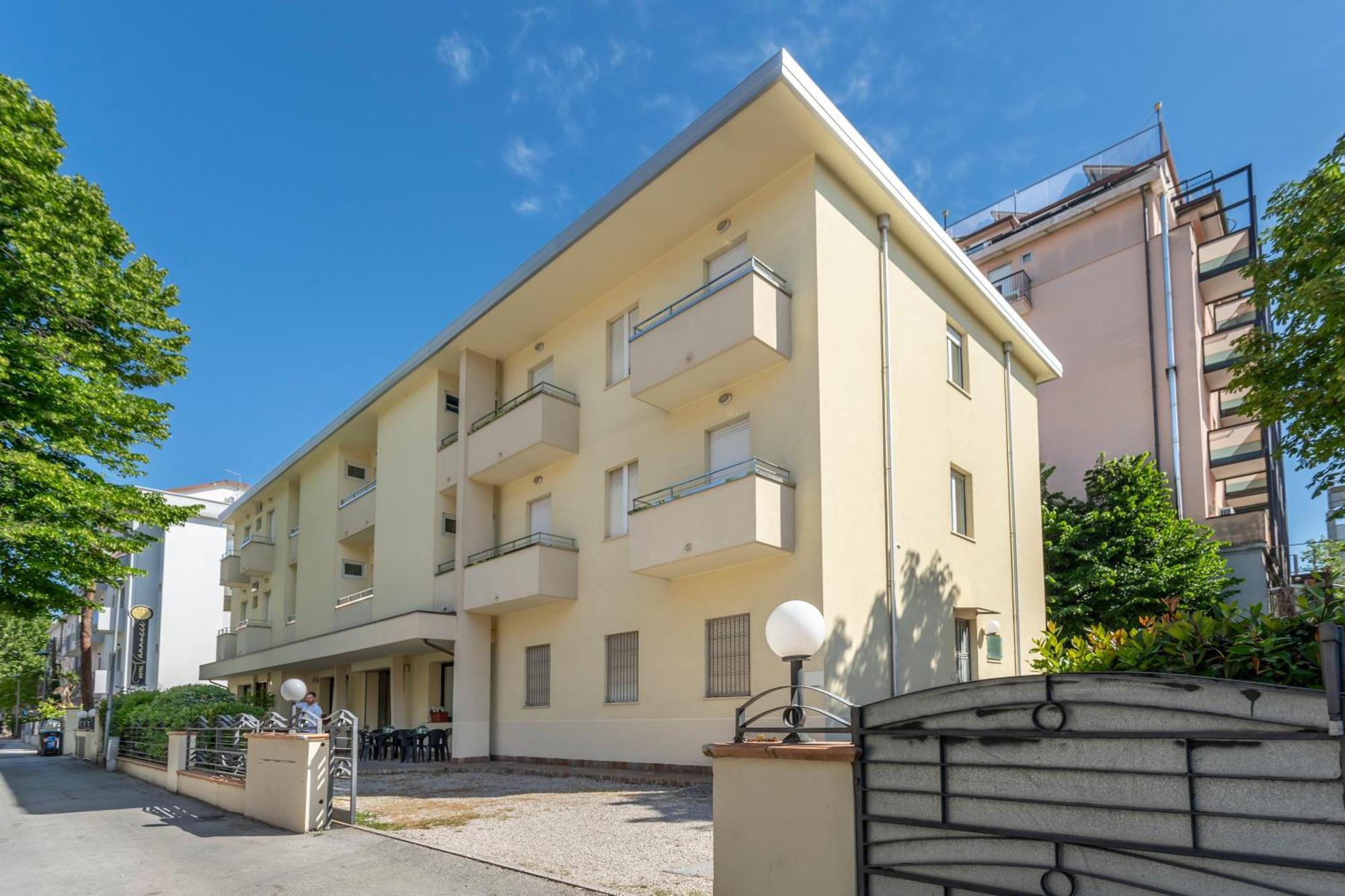 Hotel Vannucci Rimini Bagian luar foto