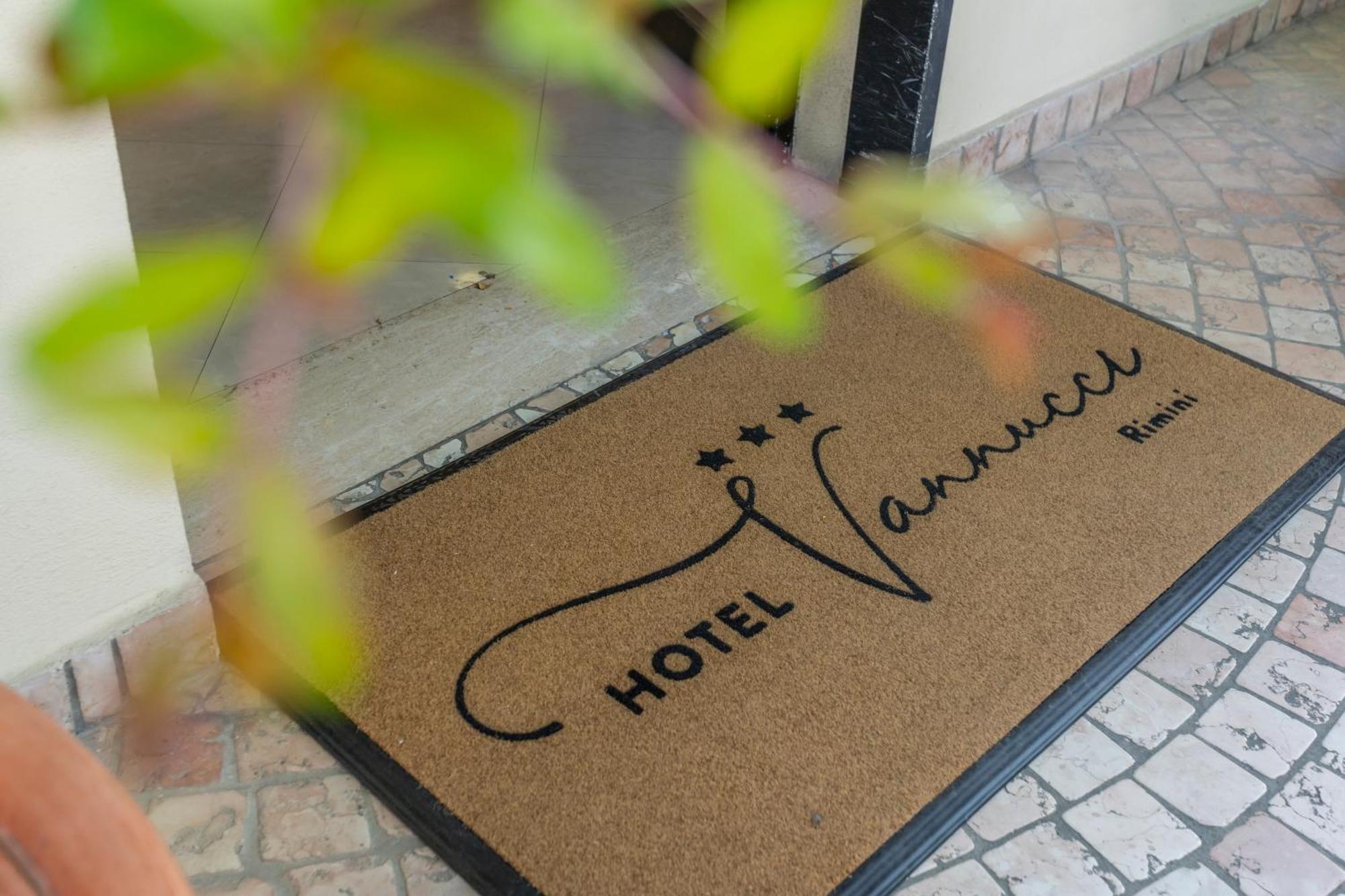 Hotel Vannucci Rimini Bagian luar foto