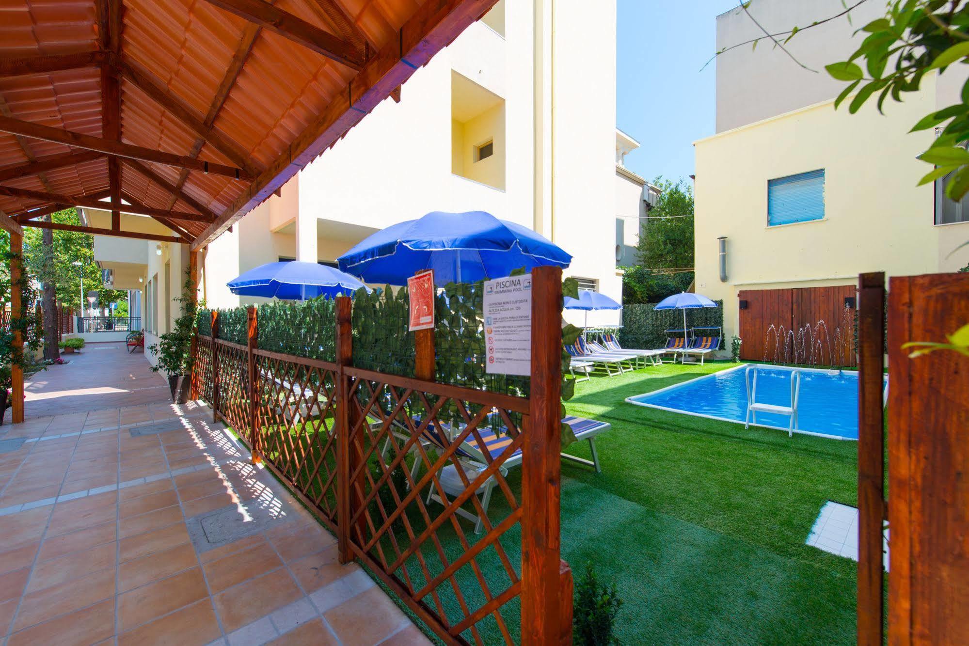 Hotel Vannucci Rimini Bagian luar foto