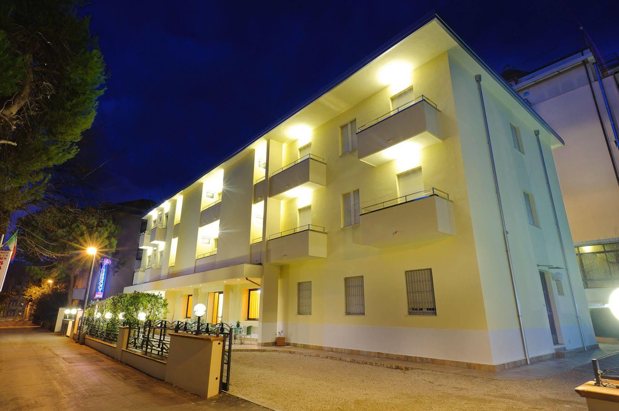 Hotel Vannucci Rimini Bagian luar foto