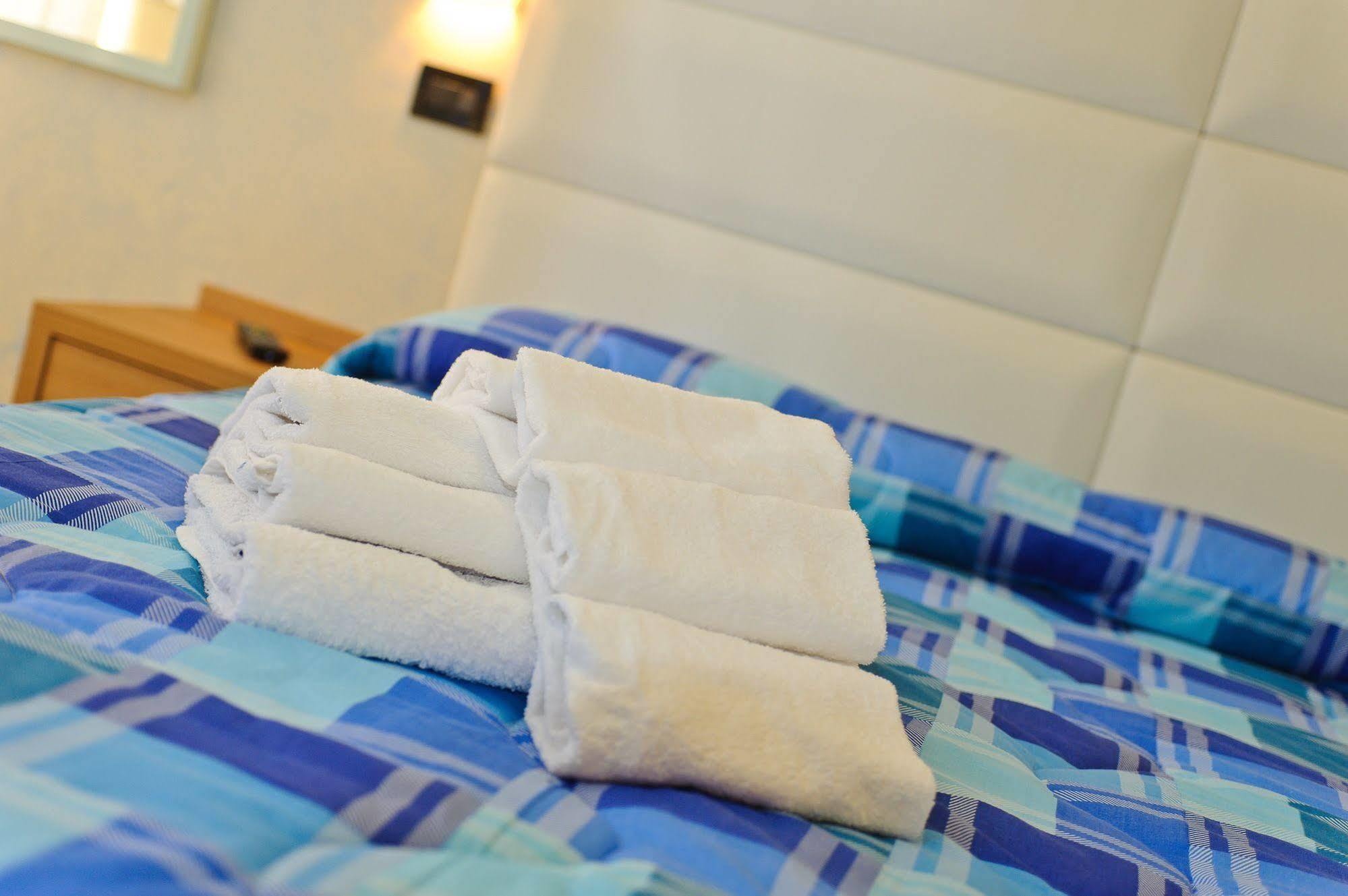 Hotel Vannucci Rimini Bagian luar foto